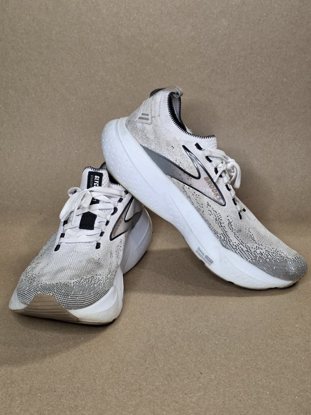 Women's Brooks Glycerin StealthFit 21, White/Grey/Black, 9.5 B Medium US